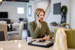 Cincinnati-headshot-photographer-realtor-on-the-phone